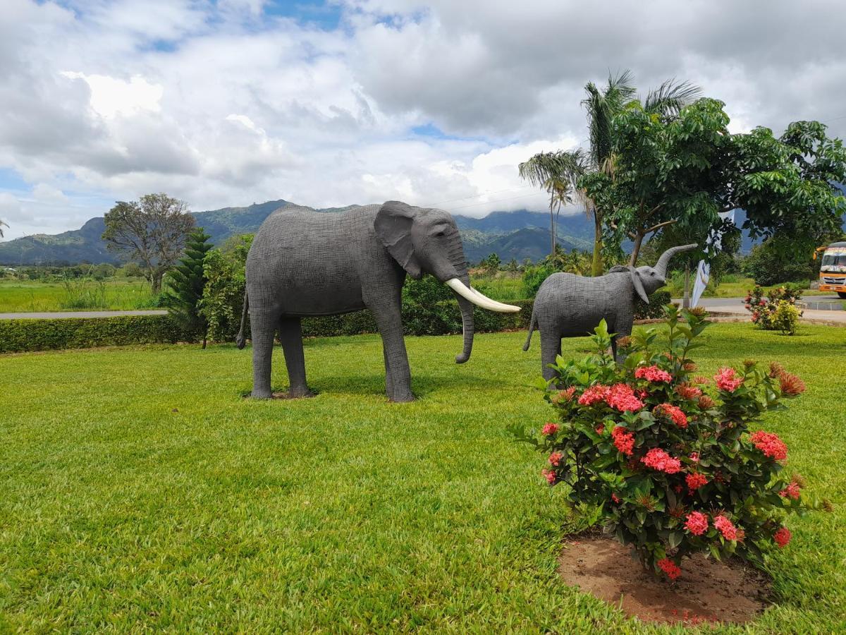 Cate Hotel Morogoro Exterior foto
